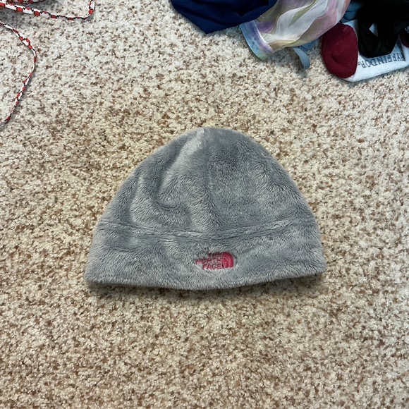 New gray soft small beanie from North Face - Picture 1 of 3